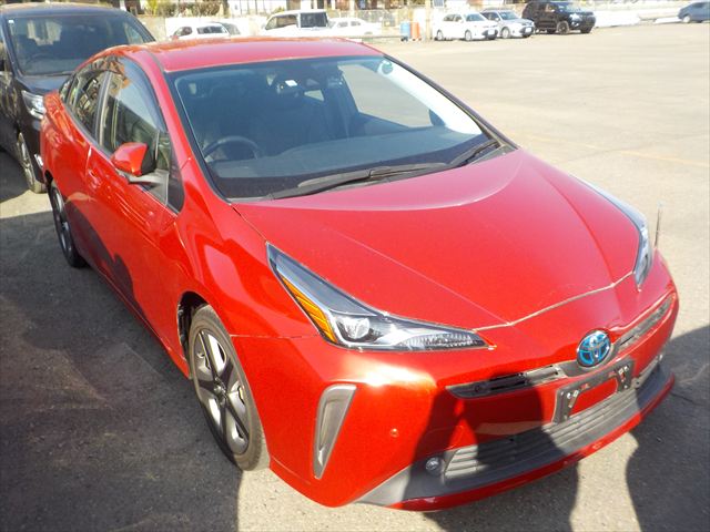 TOYOTA PRIUS S TOURING SELECTION – 2021